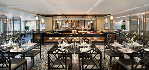 APT Guided Tours & River Cruises Yangzi Explorer Dynasty Restaurant ©Hubei Orient Royal Cruise Co.jpg